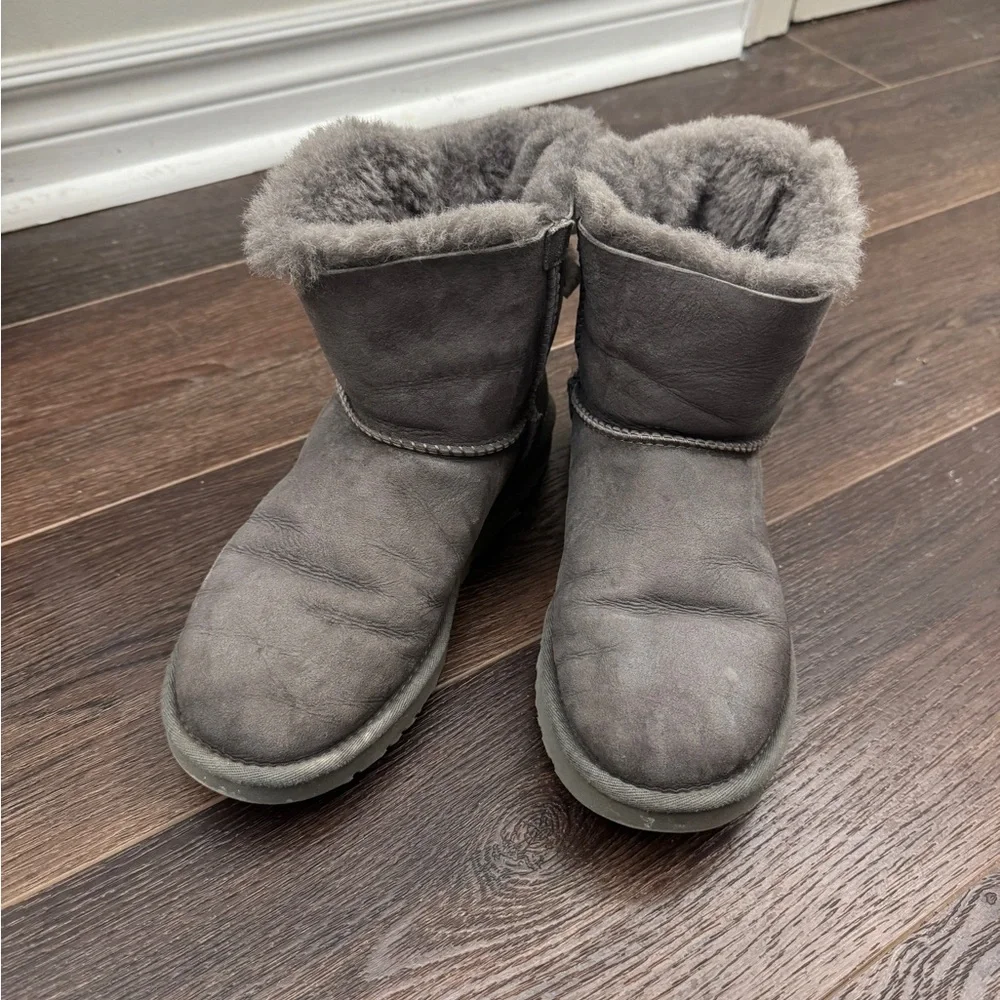 UGG Women Gray Boots - Picture 2 of 6